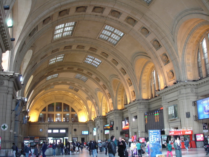 Estación de Constitucion Vista desde la Plaza