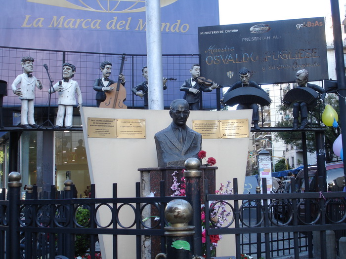 Monumento a Osvaldo Pugliese