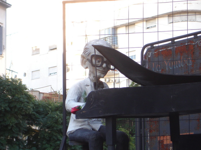 Monumento a Osvaldo Pugliese